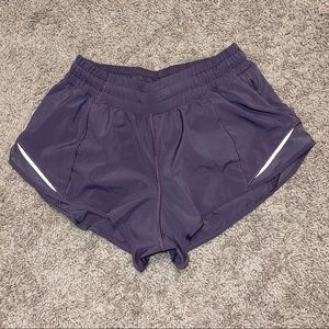 Lululemon Hotty Hot Low-Rise Short 2.5